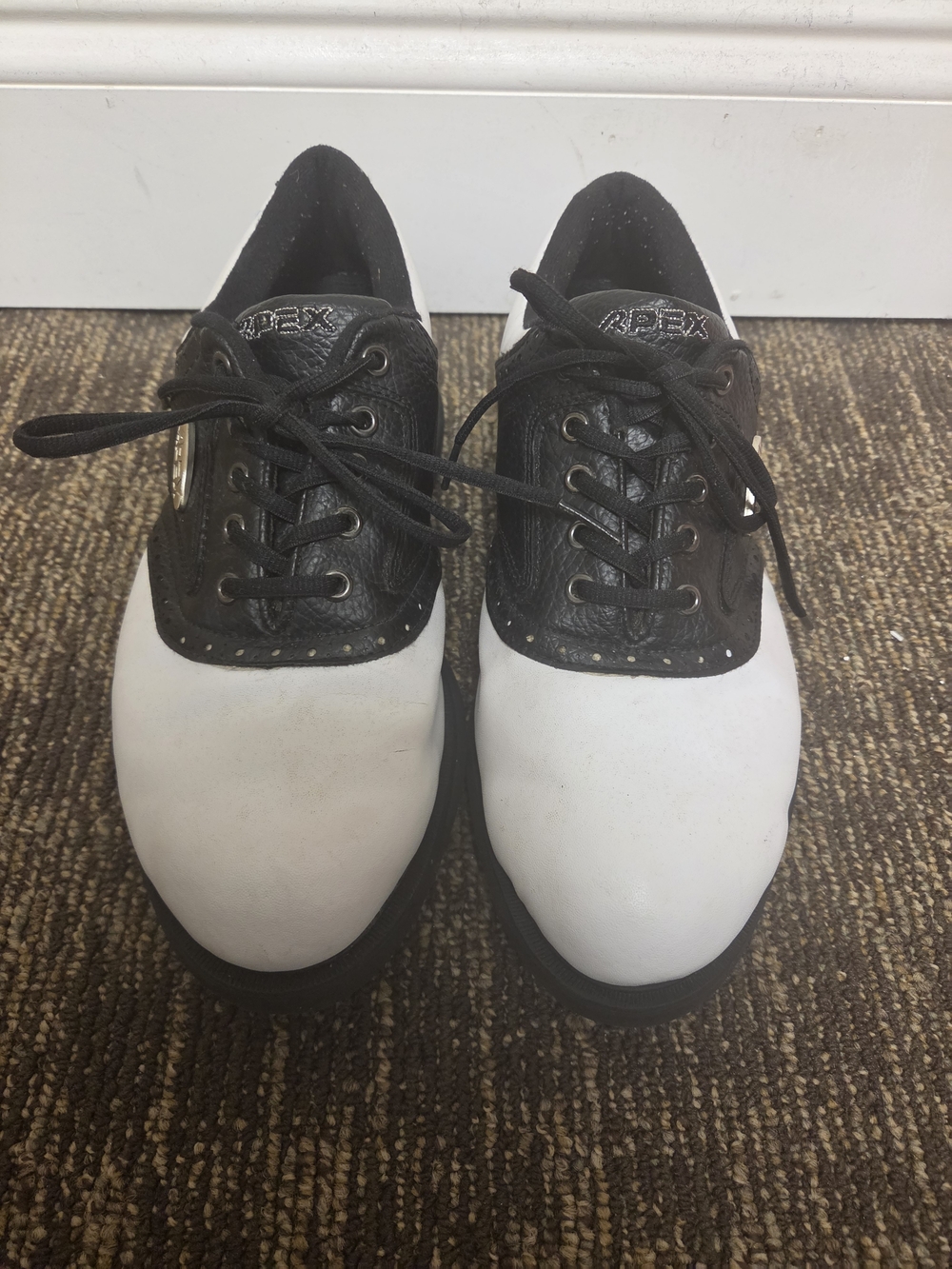 Apex Men’s Two-Tone Black & White Golf Shoes